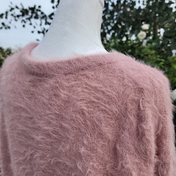 Velvet By Graham & Spencer Pink Fuzzy Cardigan Sweater Top Medium - Picture 6 of 7
